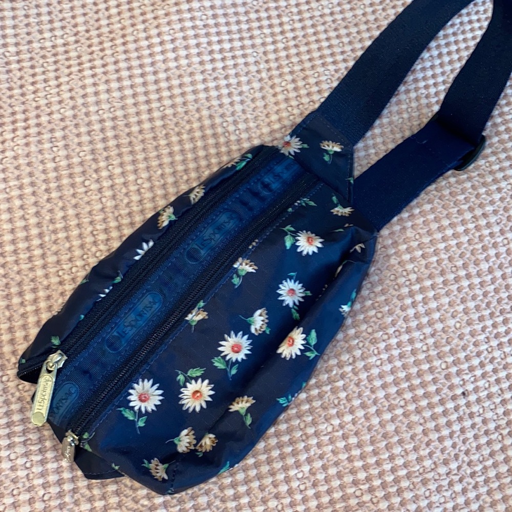 LeSportSac Fanny pack belt bag sling bag floral daisy print